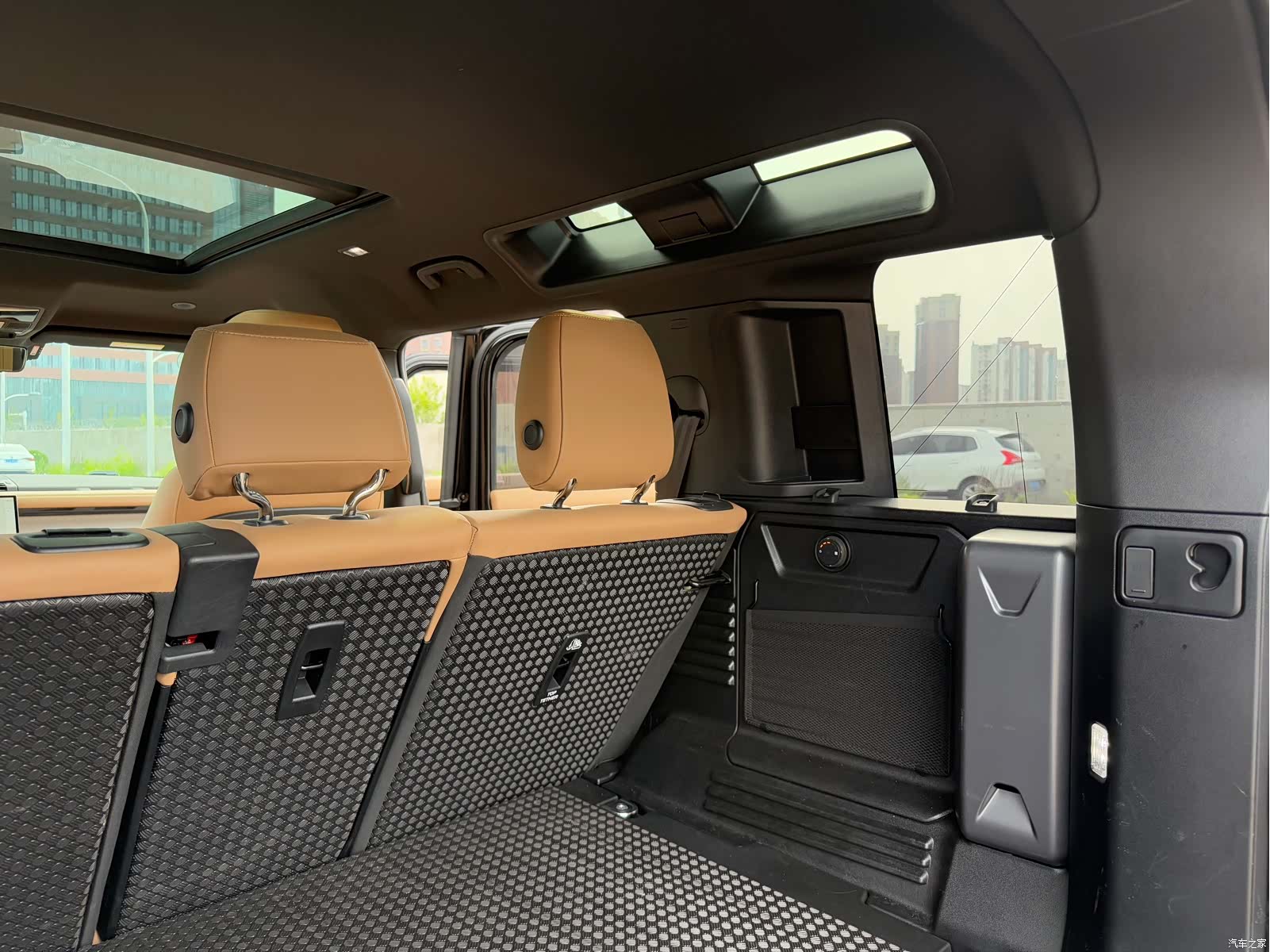 Land Rover Defender, 2025 12