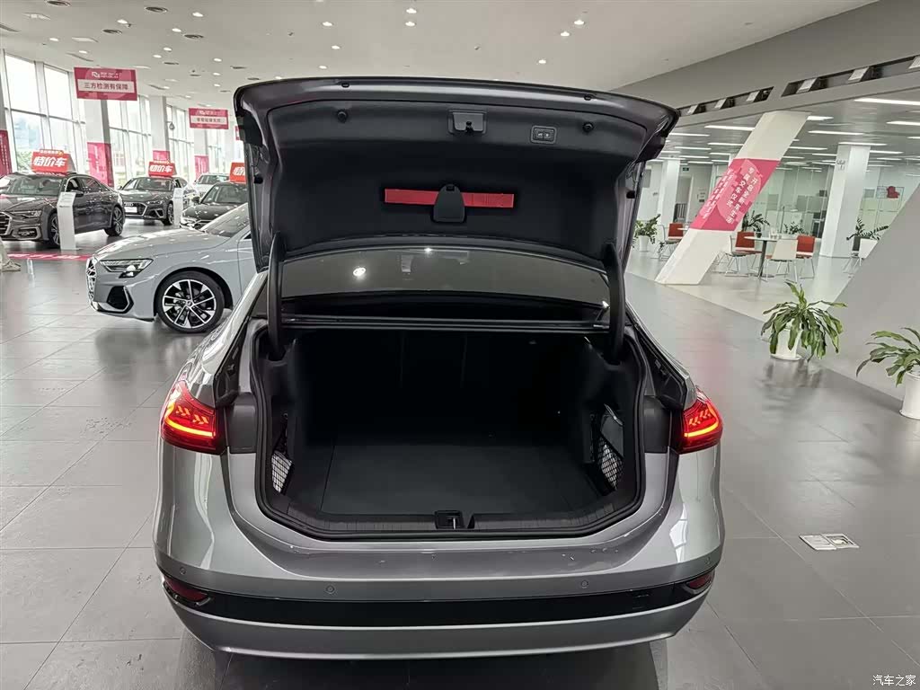 Audi e-tron, 2025 12