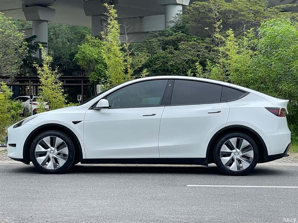 Tesla Model Y, 2022 6