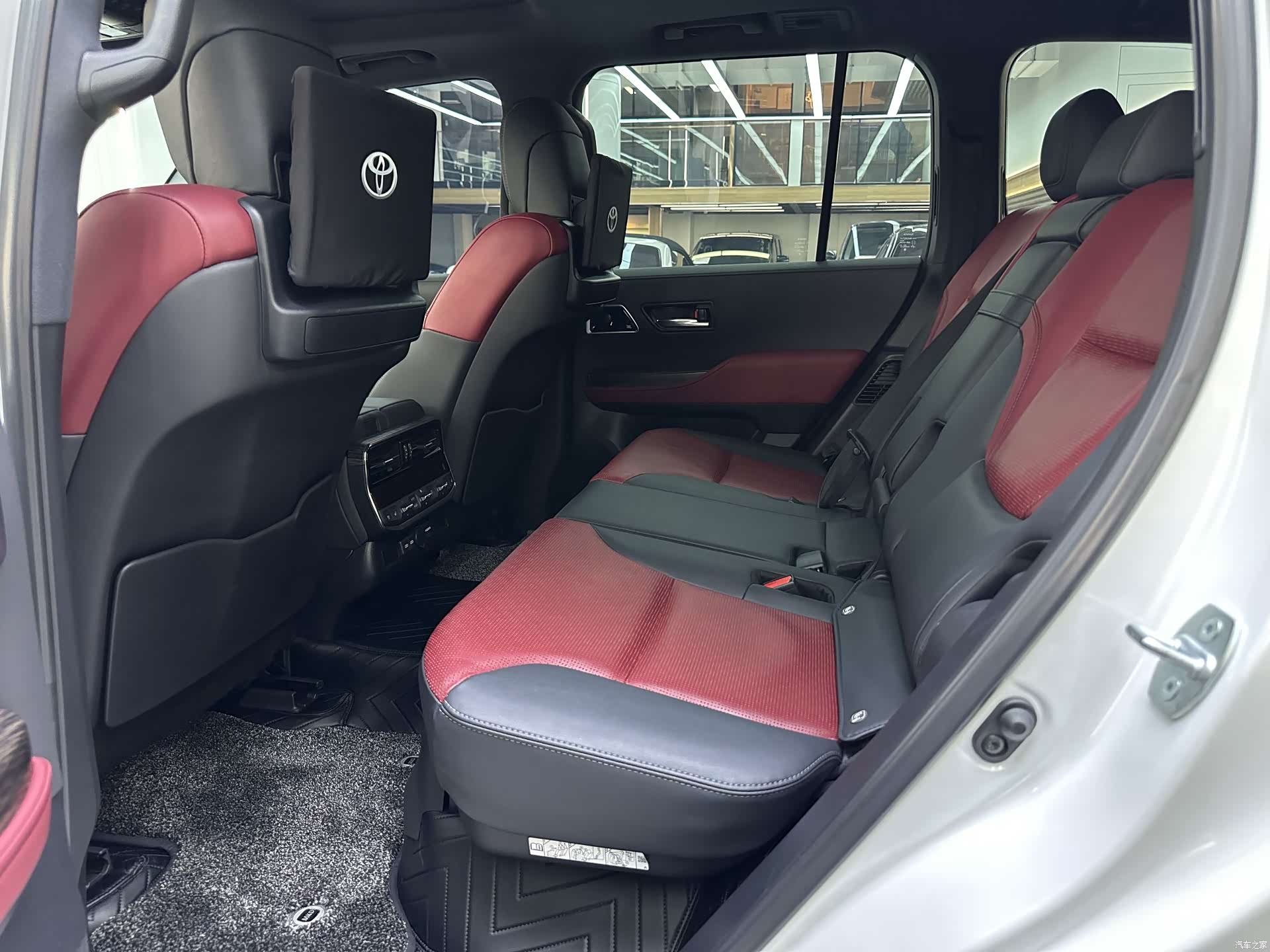 Toyota Land Cruiser, 2024 все фото
