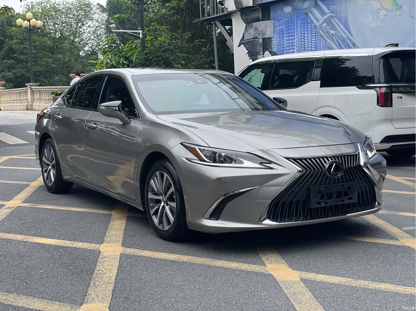 Lexus ES, 2019 3