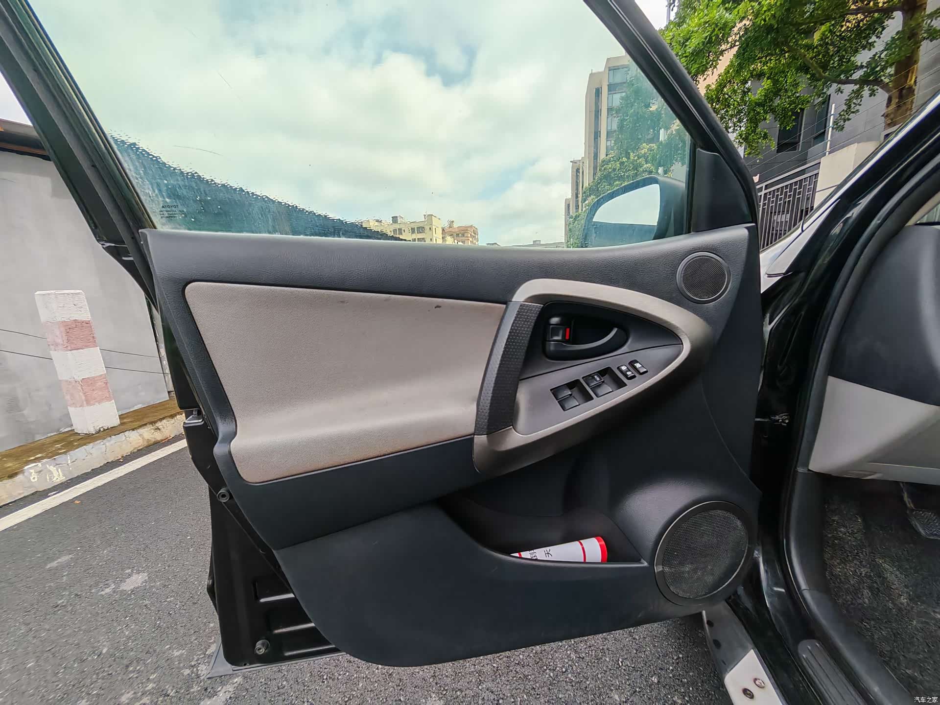 Toyota RAV4, 2011 10