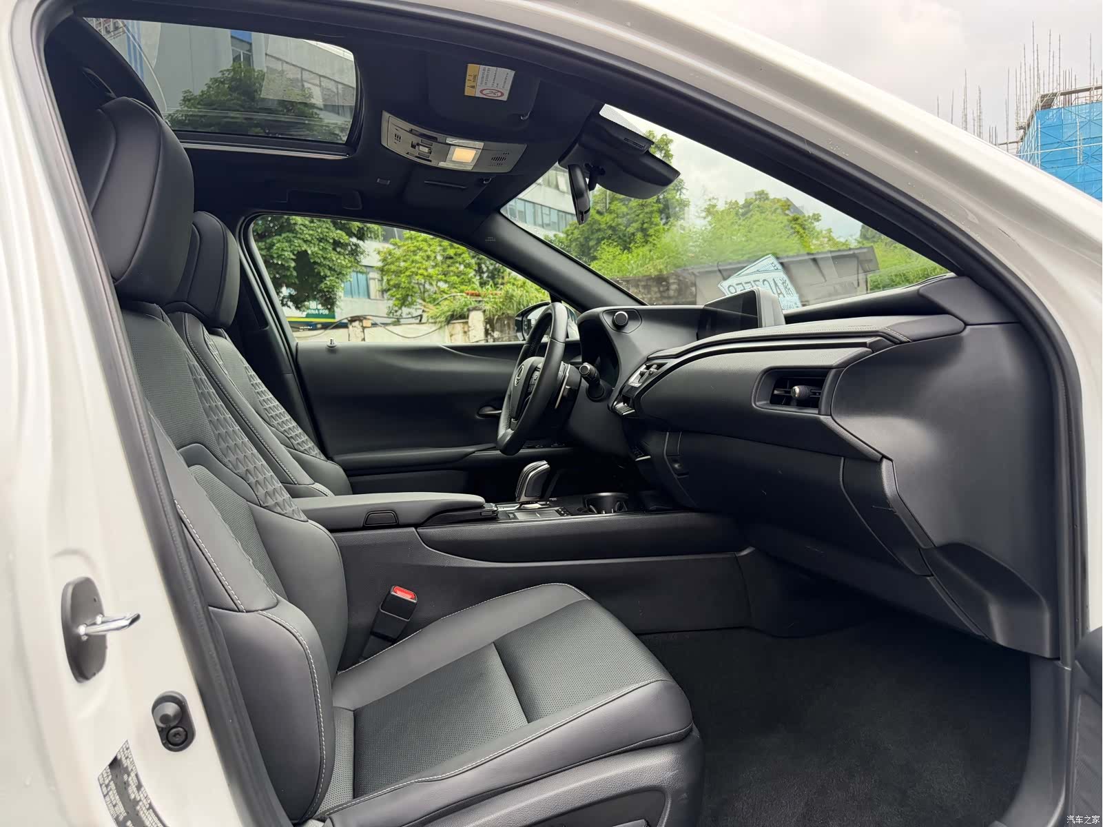 Lexus UX, 2022 10