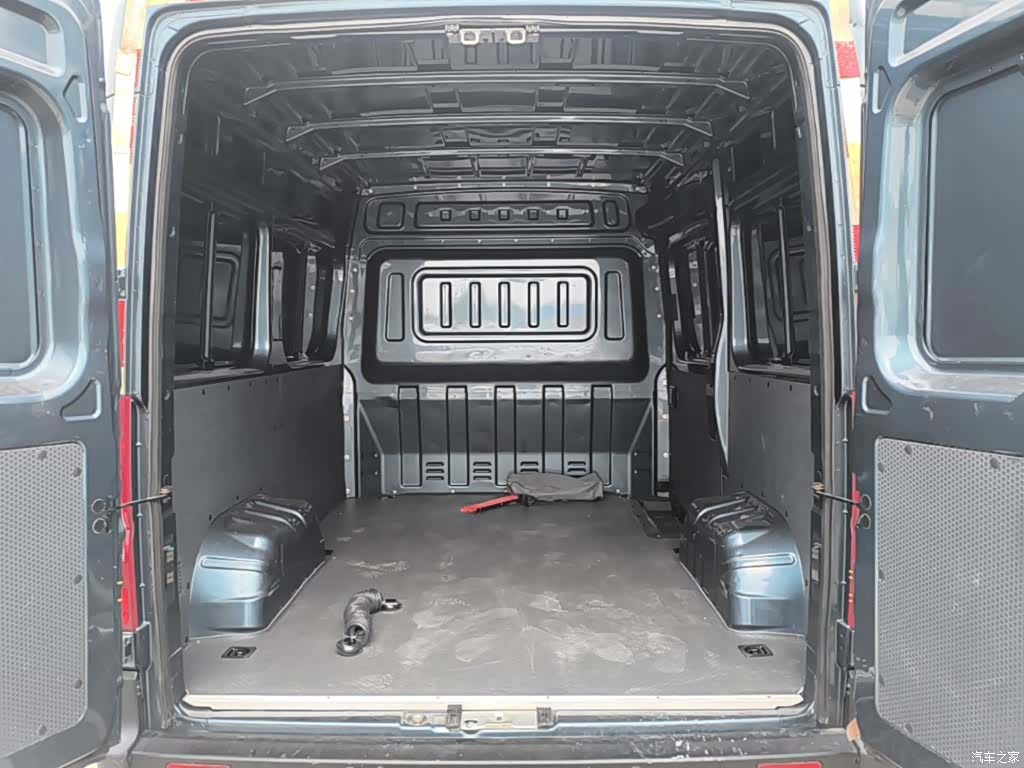 DongFeng V9, 2024 19