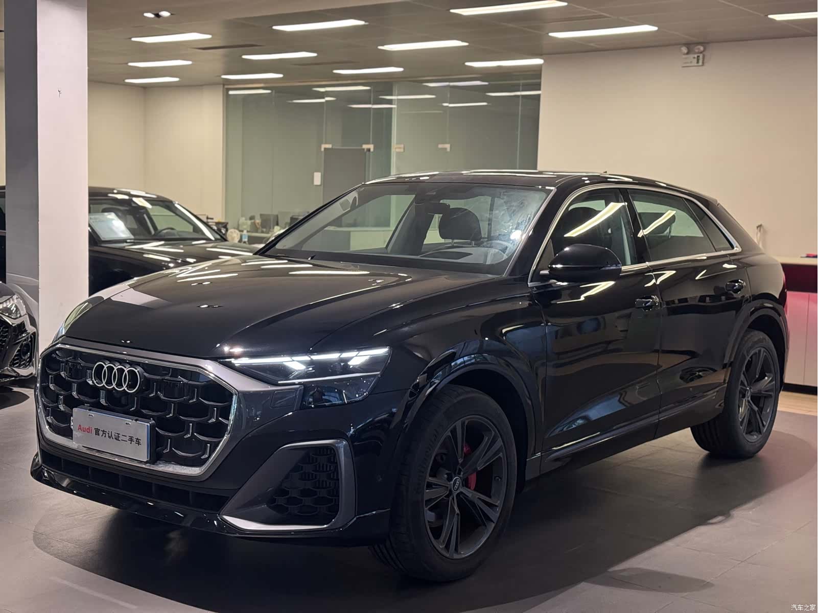 Audi Q8, 2025 1