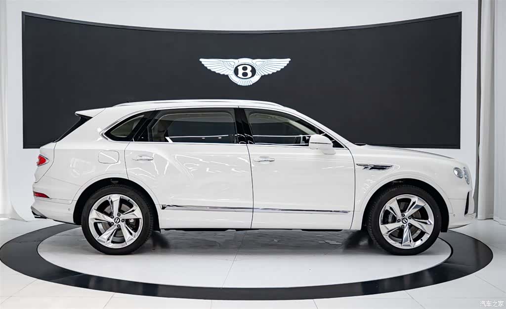 Bentley Bentayga, 2023 7
