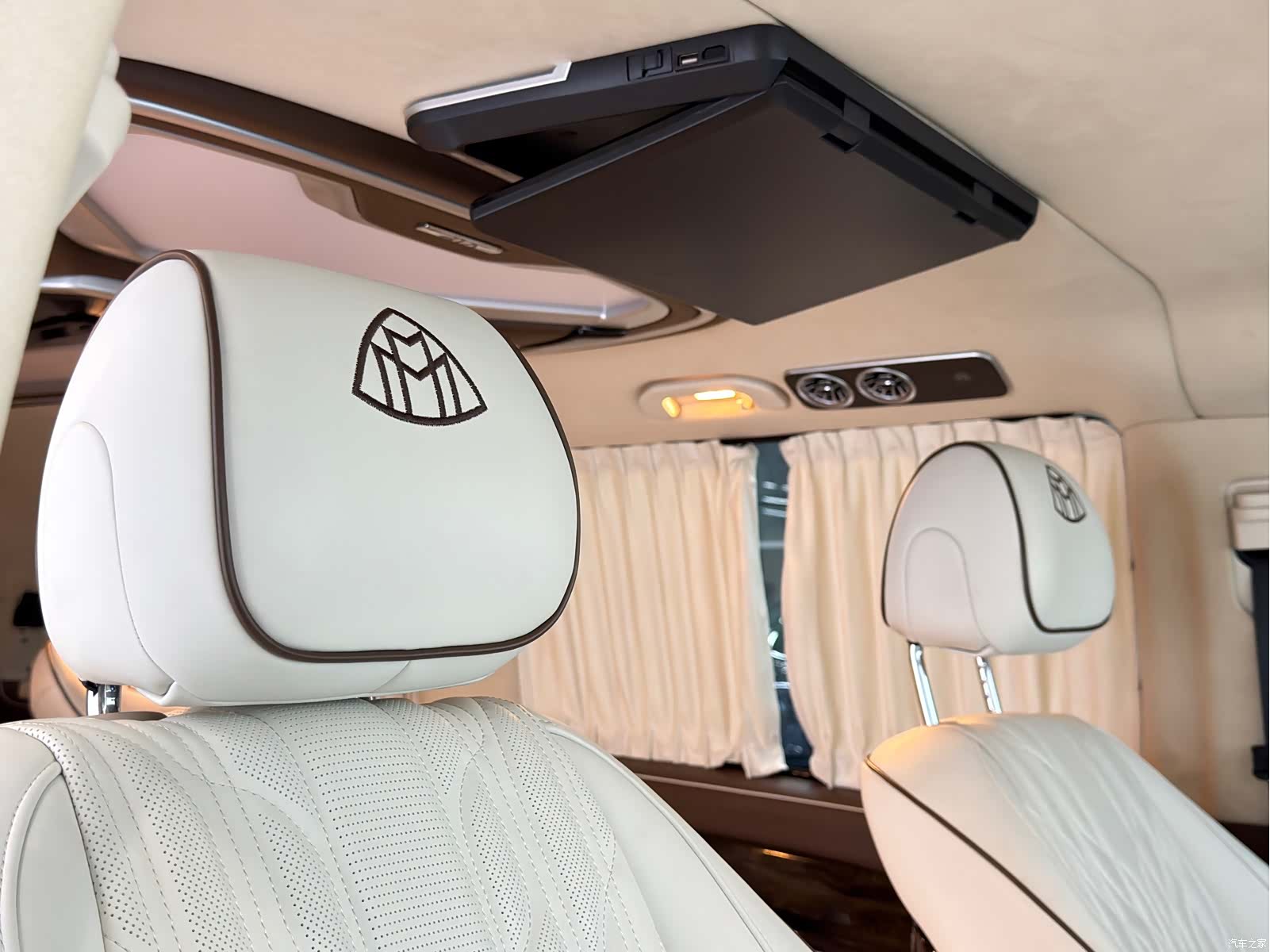 Mercedes-Benz 7, 2023 9