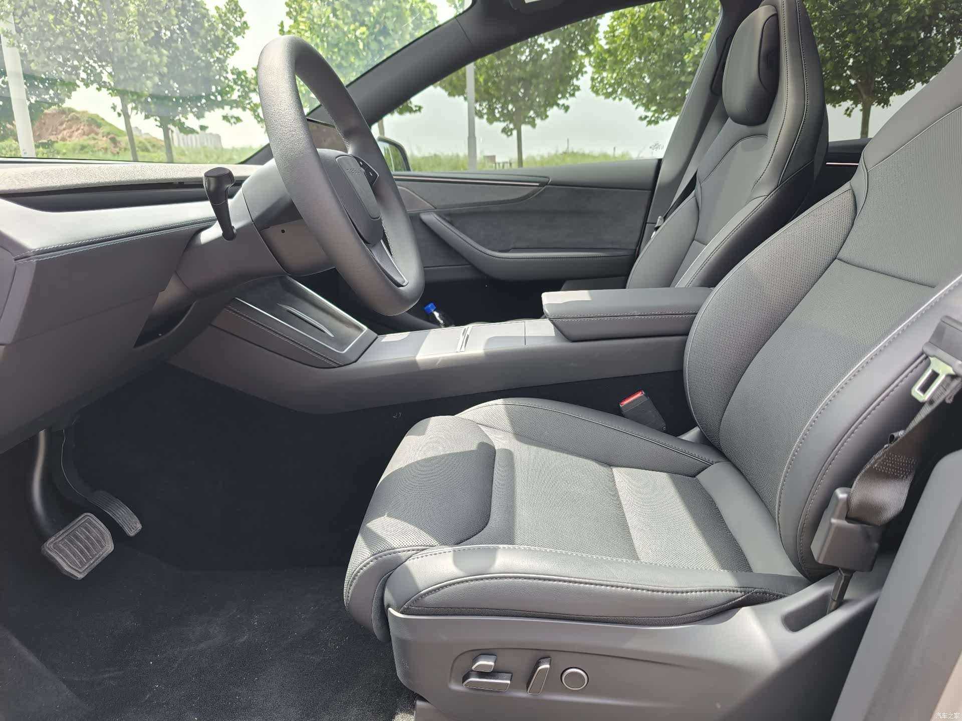 Tesla Model Y, 2025 9