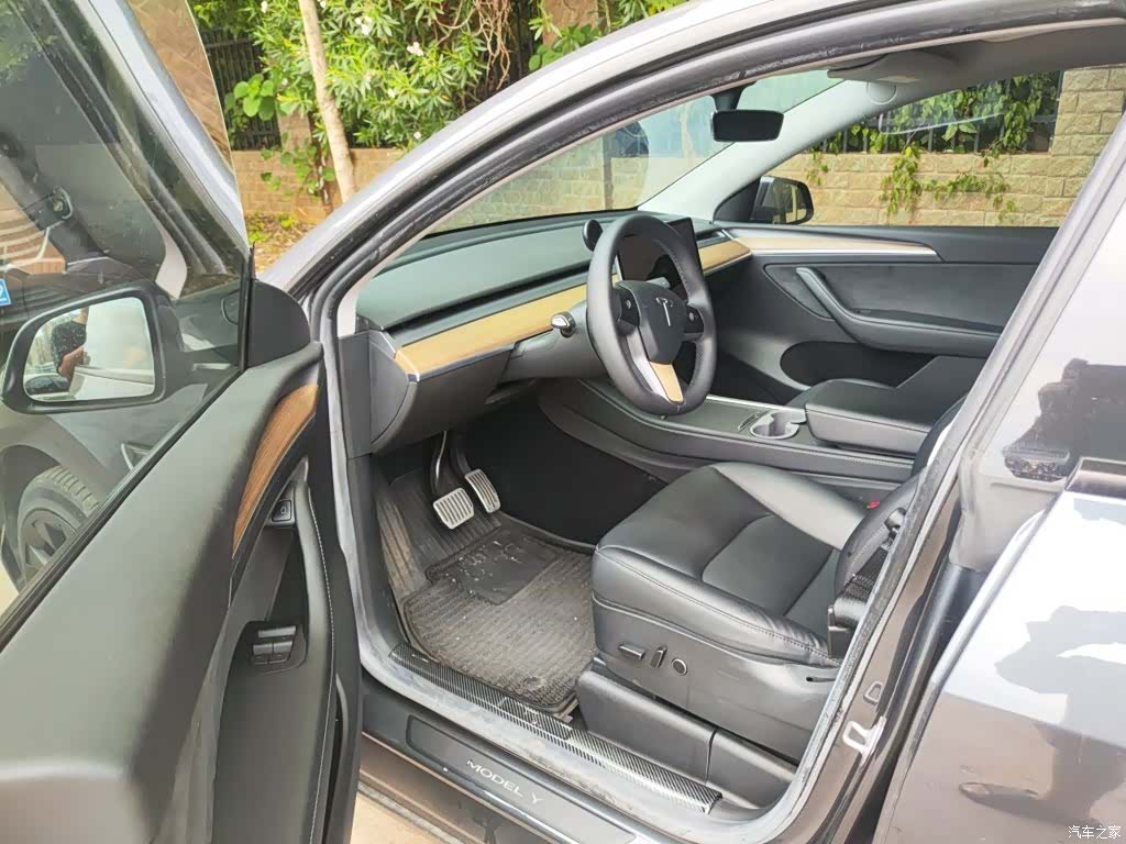 Tesla Model Y, 2022 13