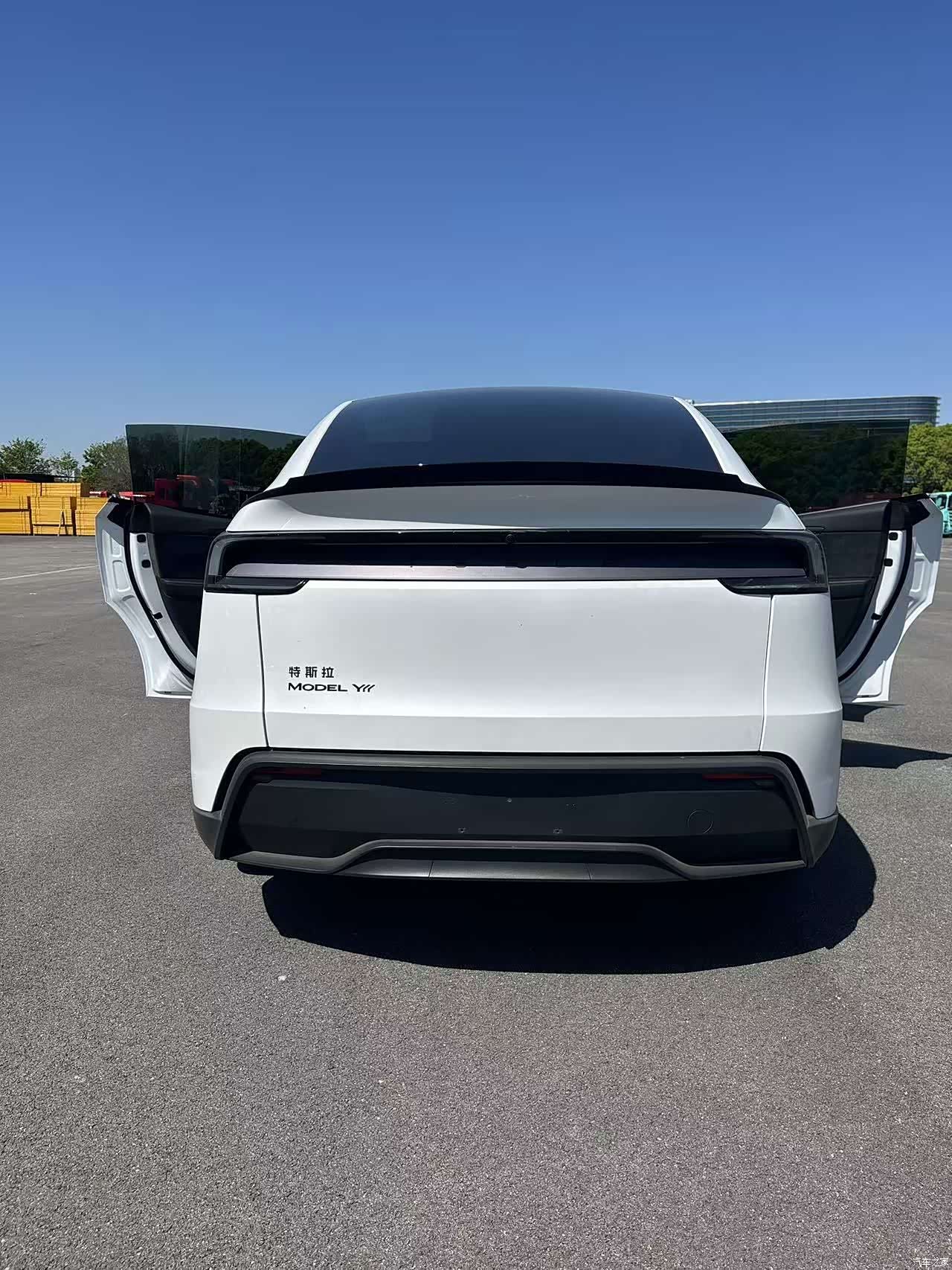 Tesla Model Y, 2026 13