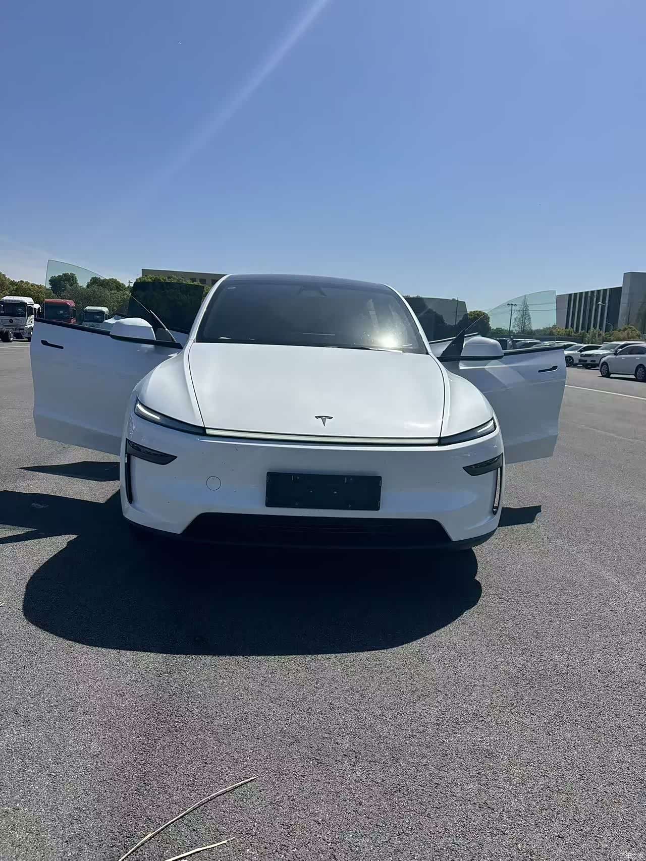 Tesla Model Y, 2026 4