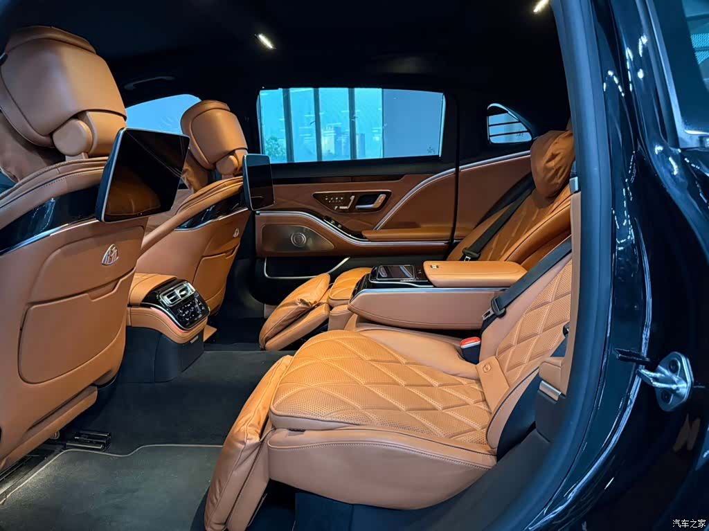 Maybach S-Class, 2023 7