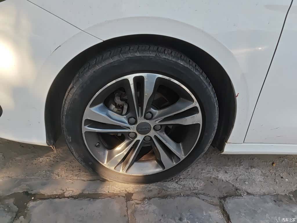 Geely Binray, 2020 25