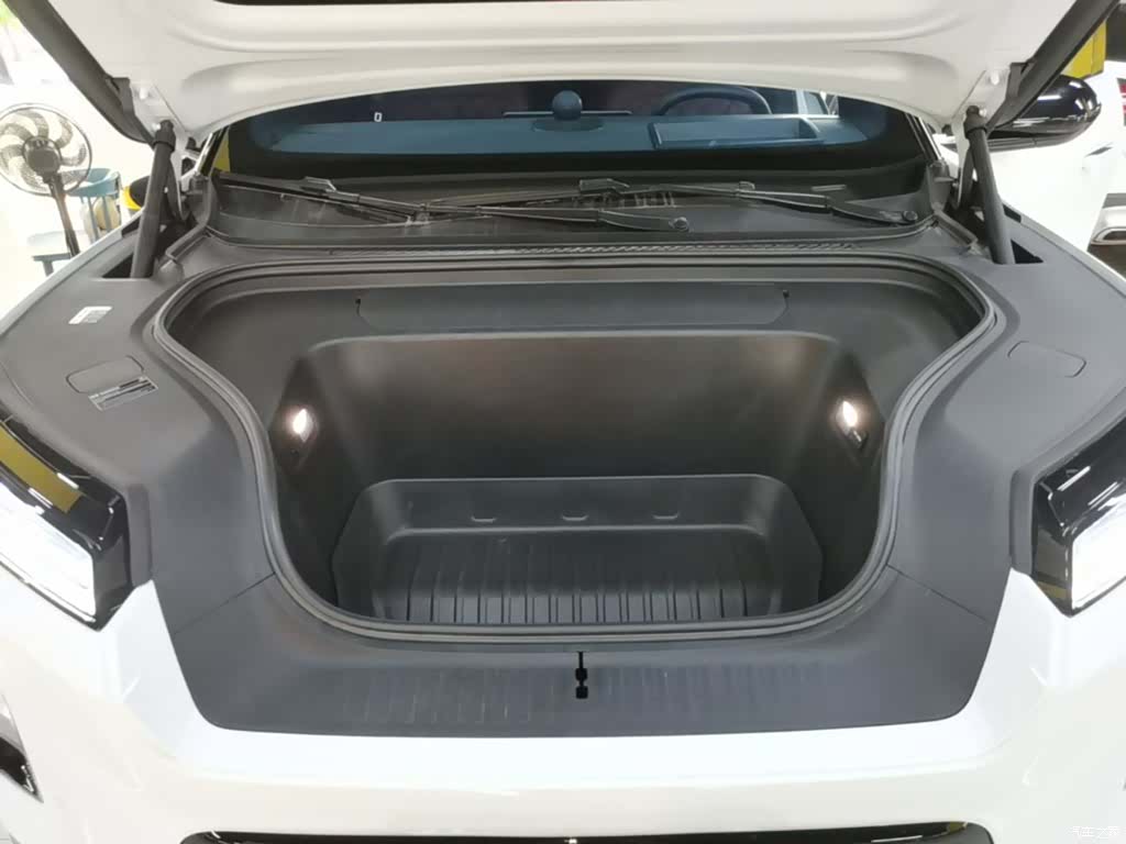 NIO ES8, 2025 16