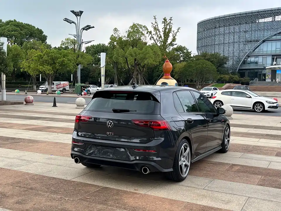 Volkswagen Golf GTI