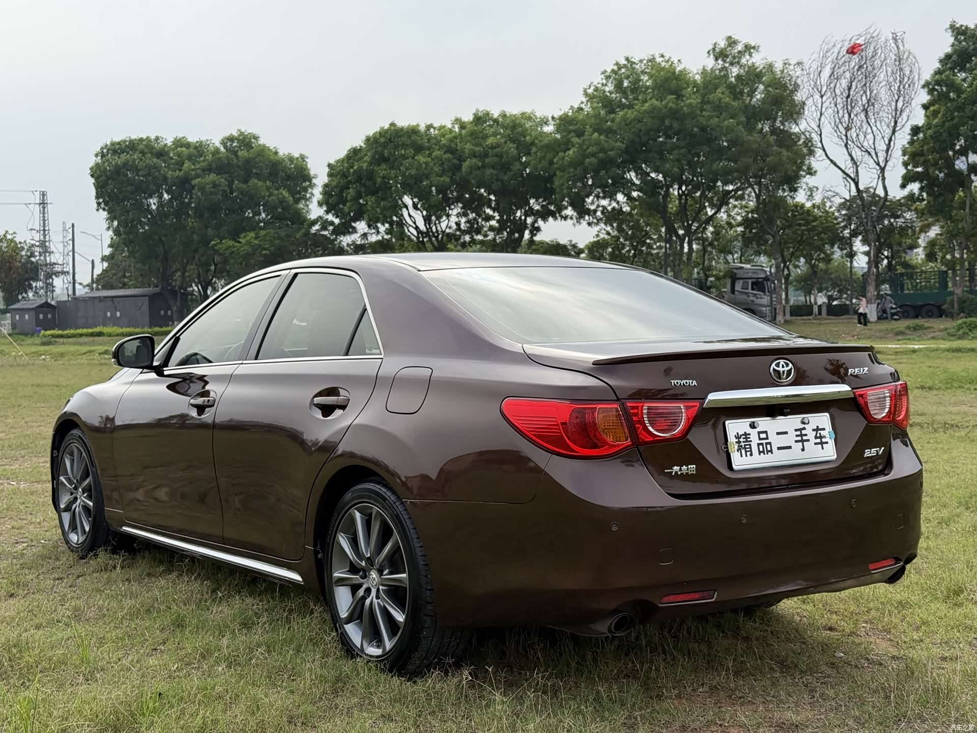 Toyota 2.5V, 2012 6