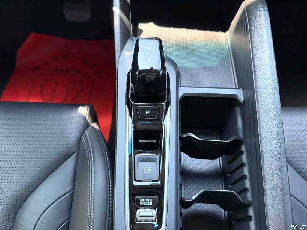Geely Binray, 2022 11