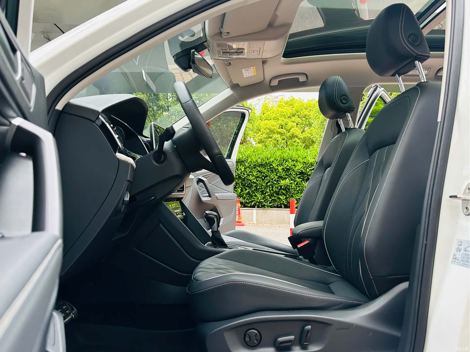 Volkswagen Tiguan L, 2023 4