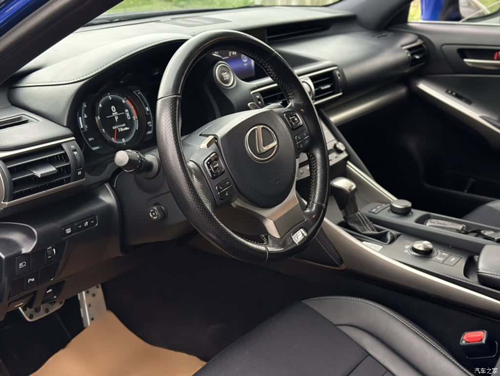 Lexus IS, 2018 12