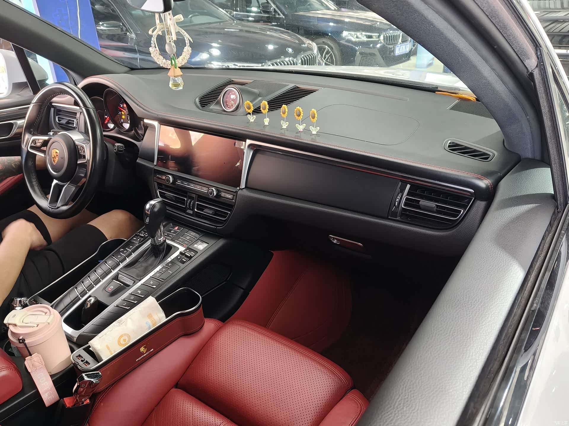 Porsche Macan, 2020 все фото