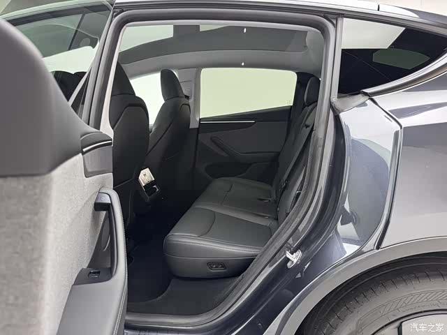 Tesla Model Y, 2025 14