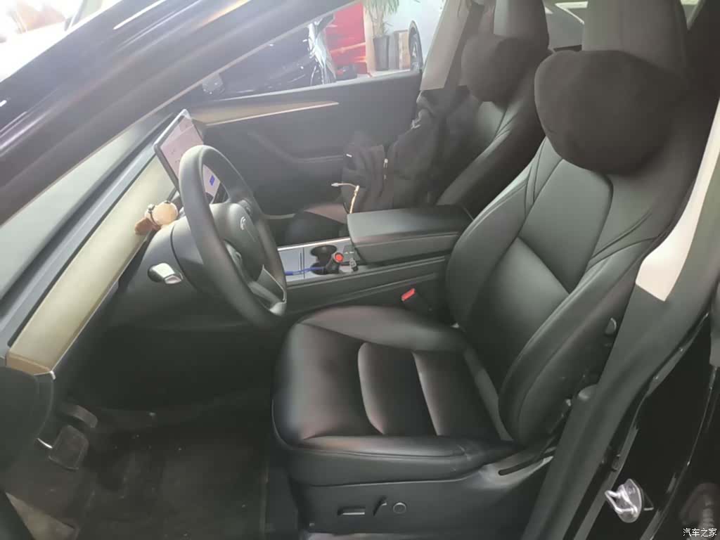 Tesla Model Y, 2023 15