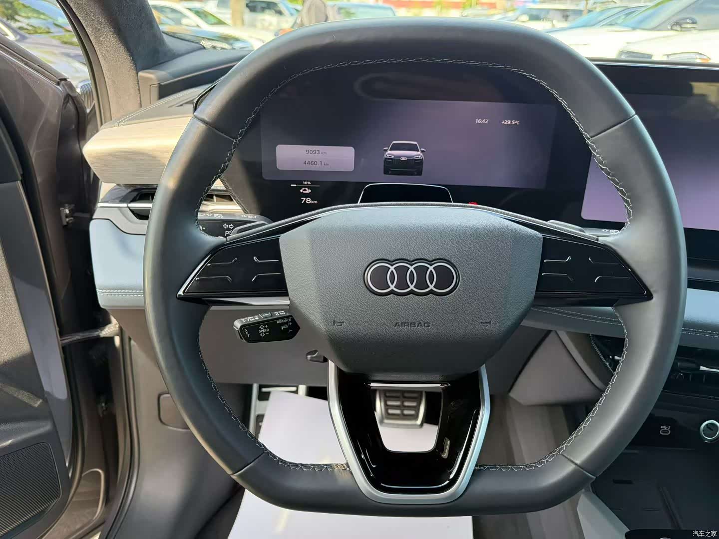 Audi e-tron, 2025 все фото