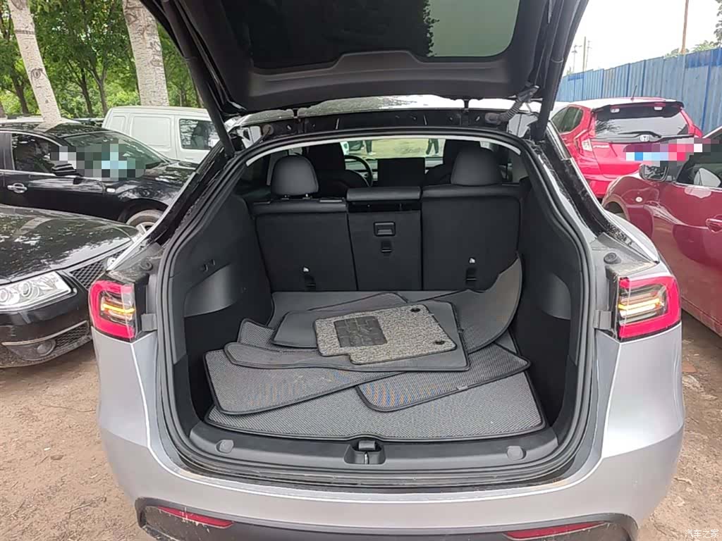 Tesla Model Y, 2023 19