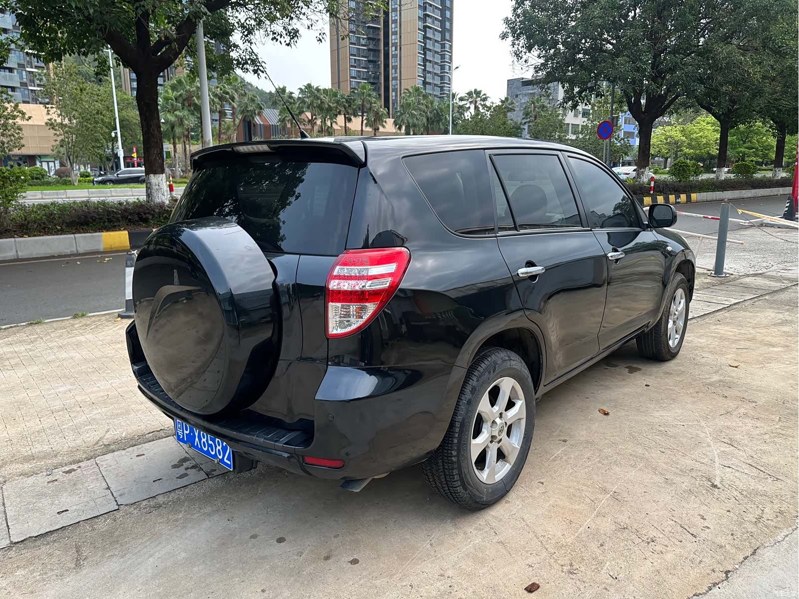 Toyota RAV4, 2013 4