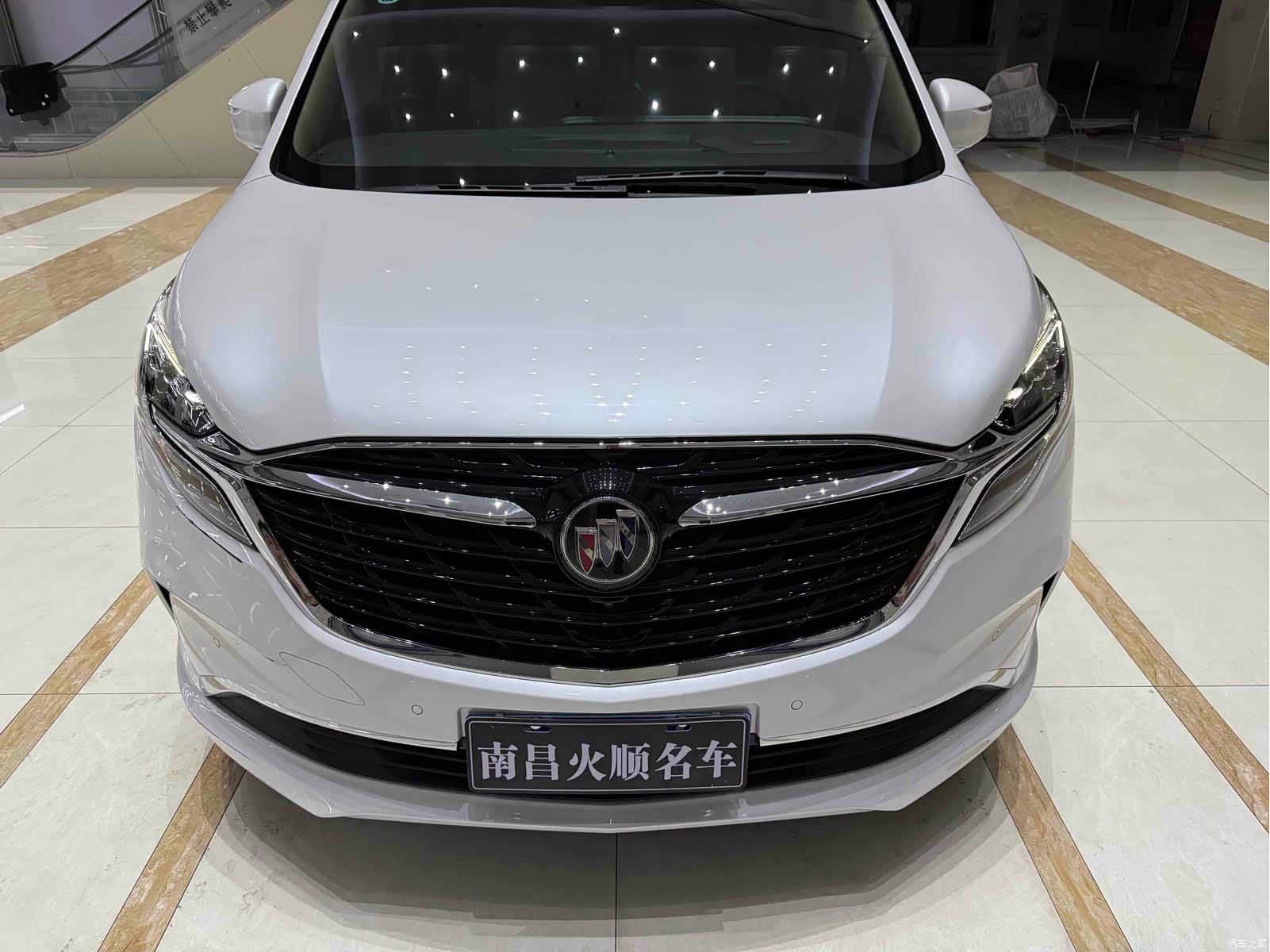 Buick GL8, 2021 3