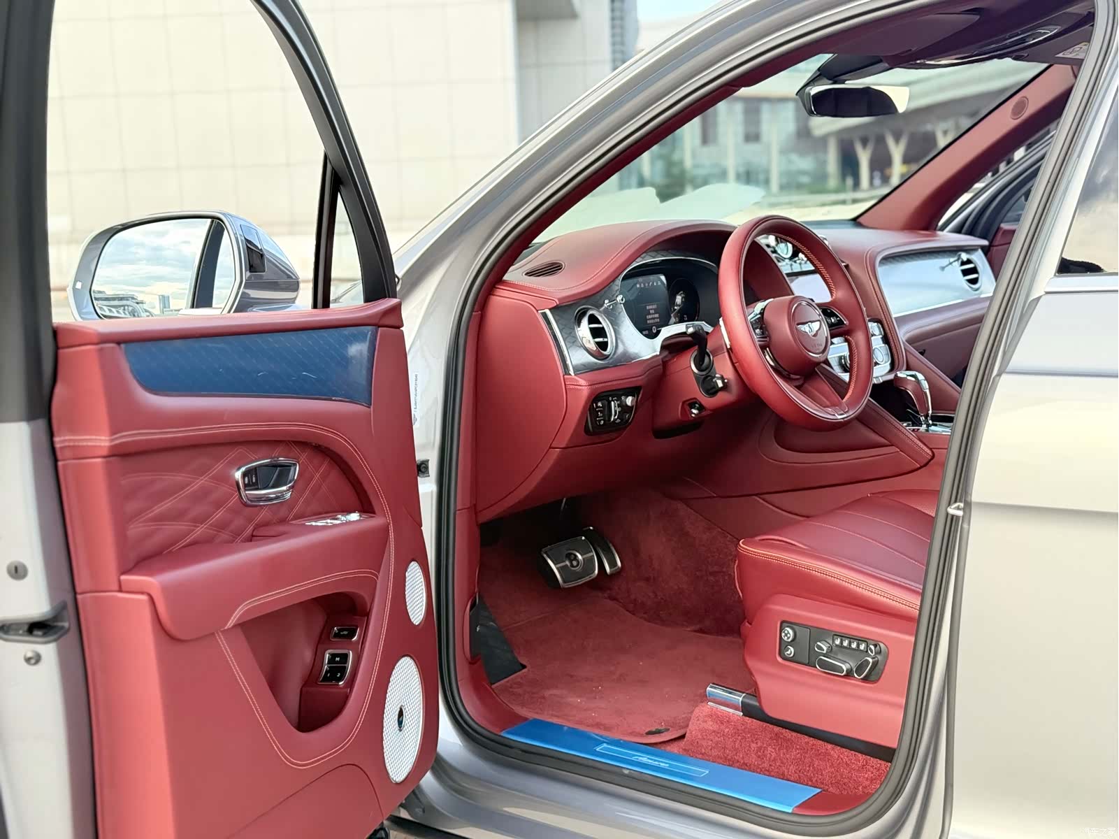Bentley Bentayga, 2023 4