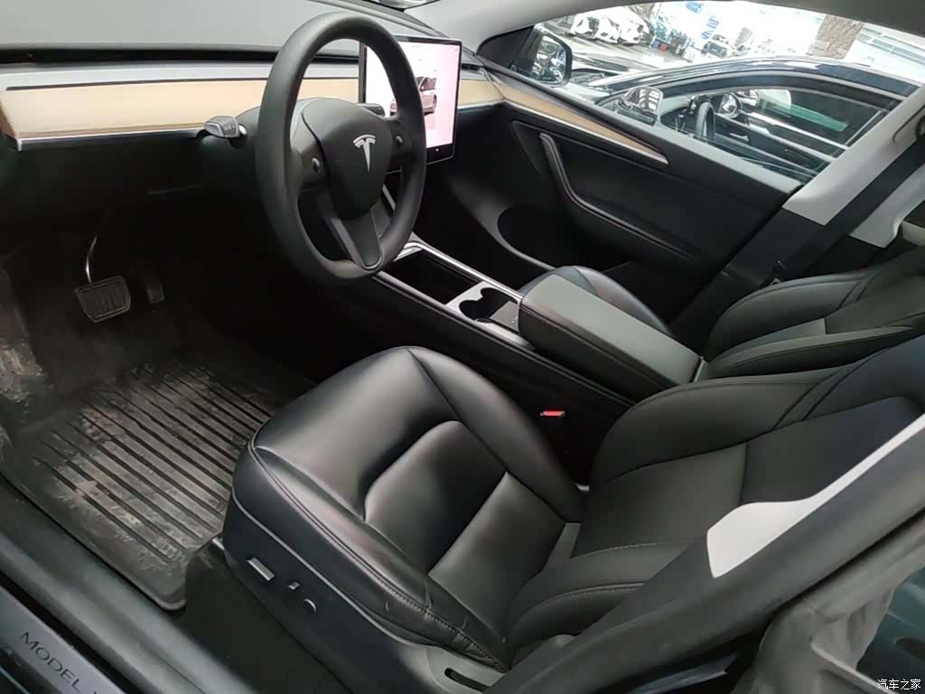 Tesla Model Y, 2023 15