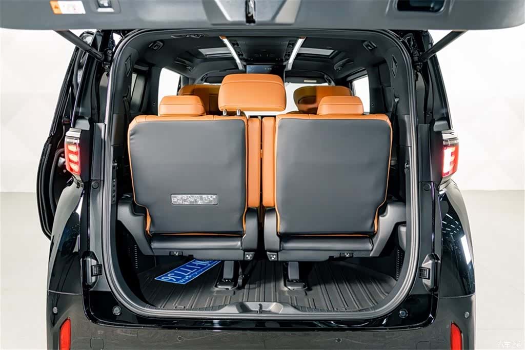 Toyota Alphard, 2025 34