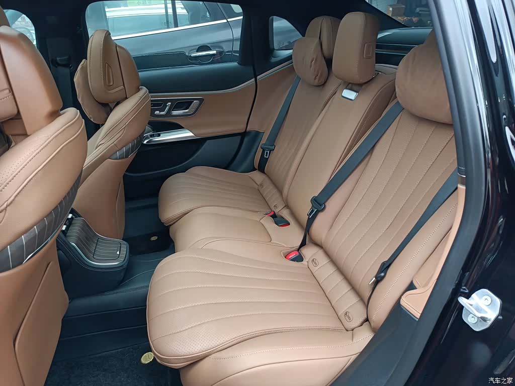 Mercedes-Benz E-Class, 2024 13