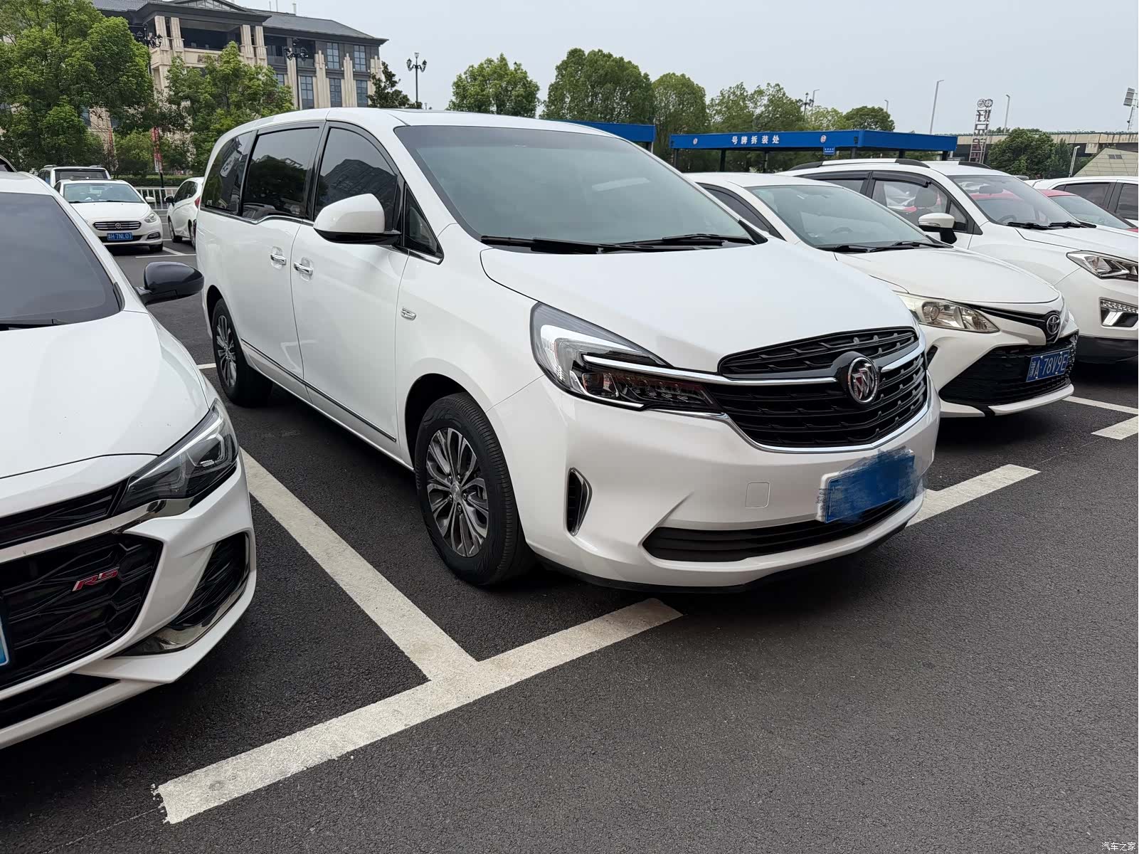 Buick GL8, 2022 3
