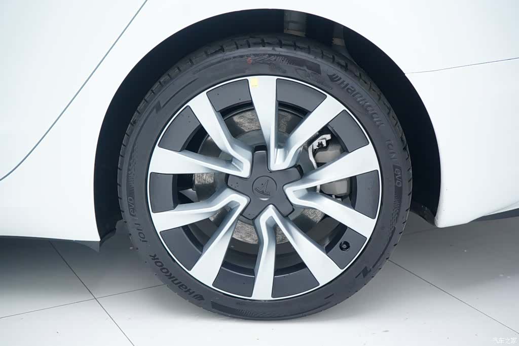 Tesla Model 3, 2025 22