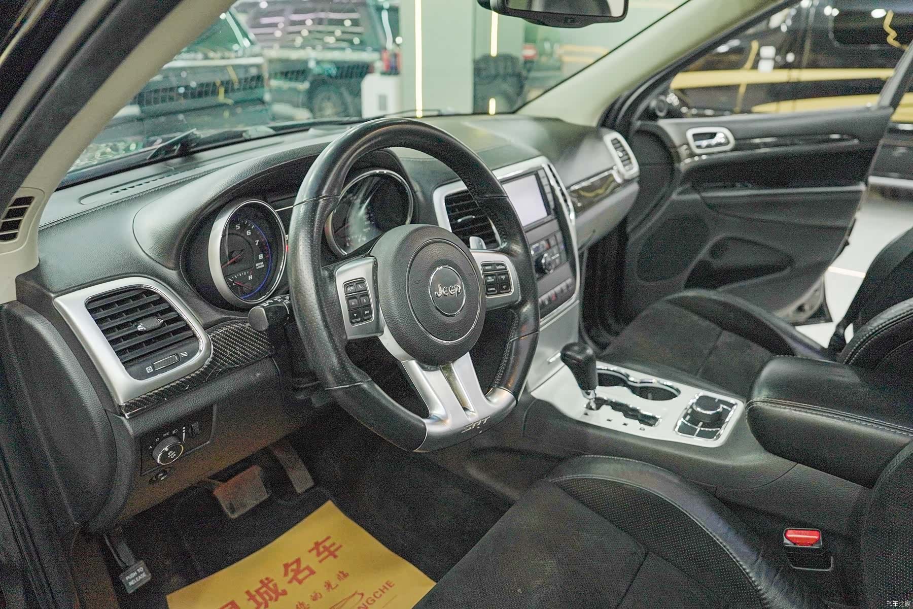 SRT Grand Cherokee, 2012 17