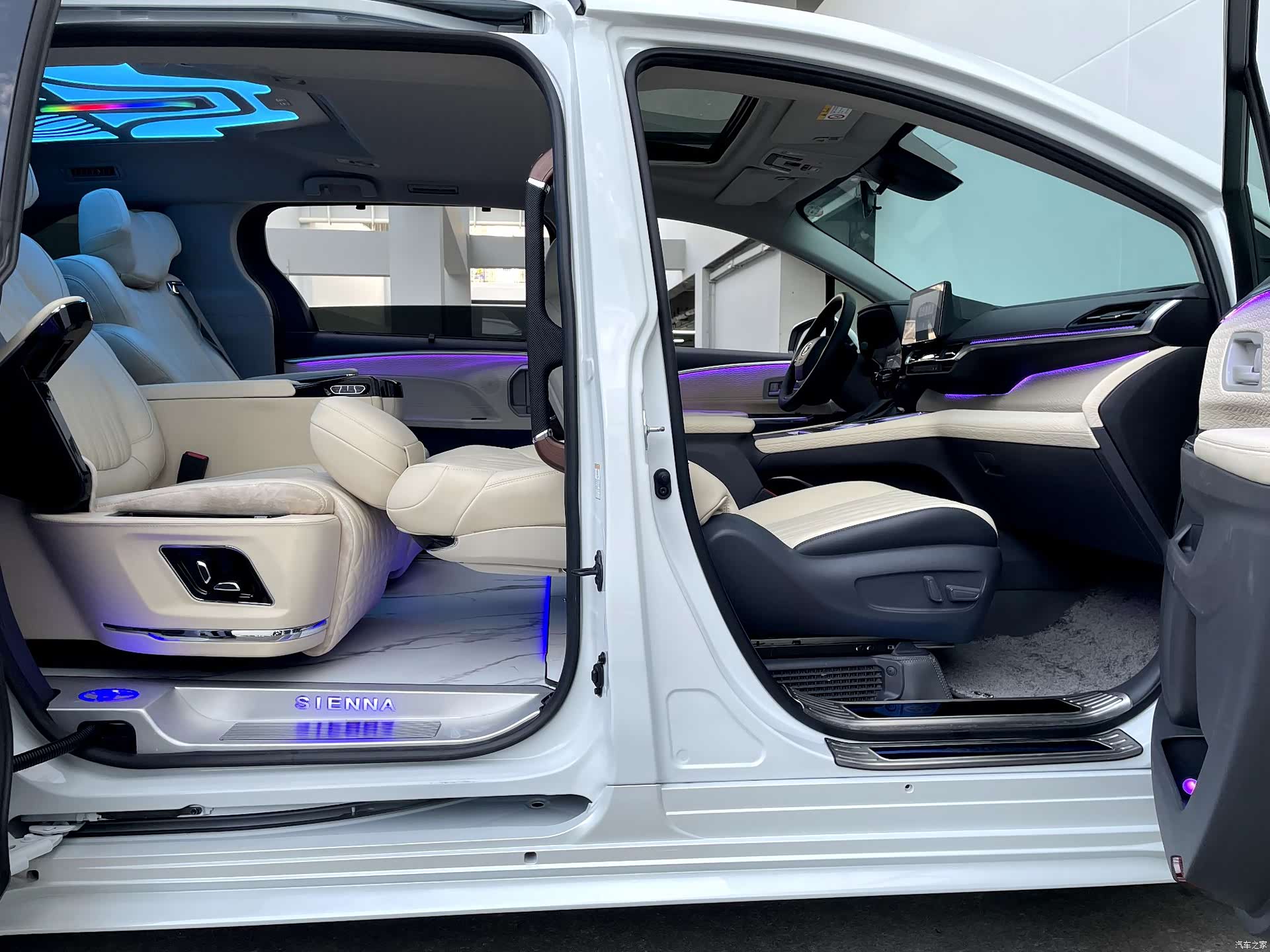 Toyota Sienna, 2025 25