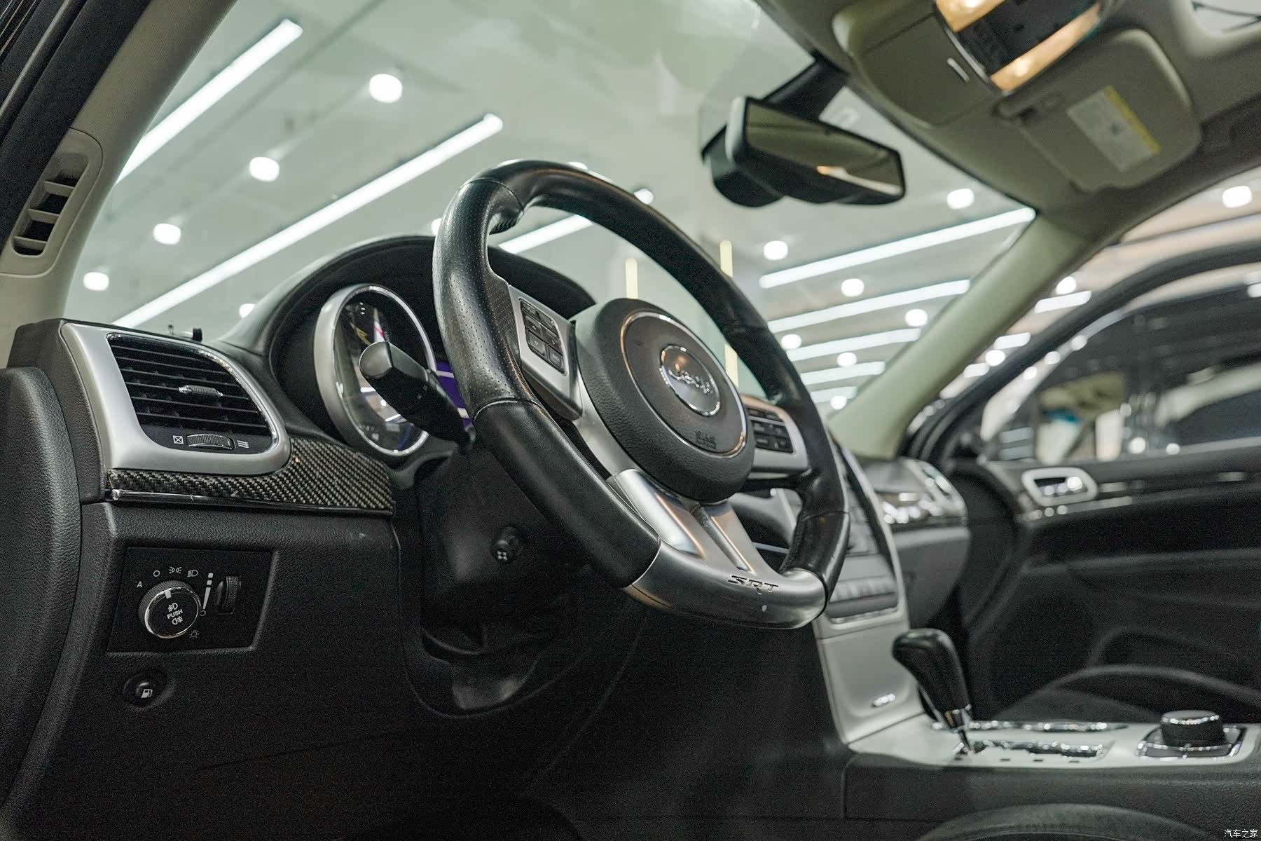 SRT Grand Cherokee, 2012 20