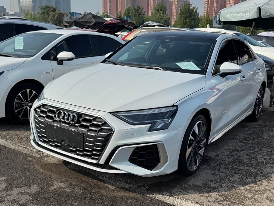 Audi A3 2024, фото 1