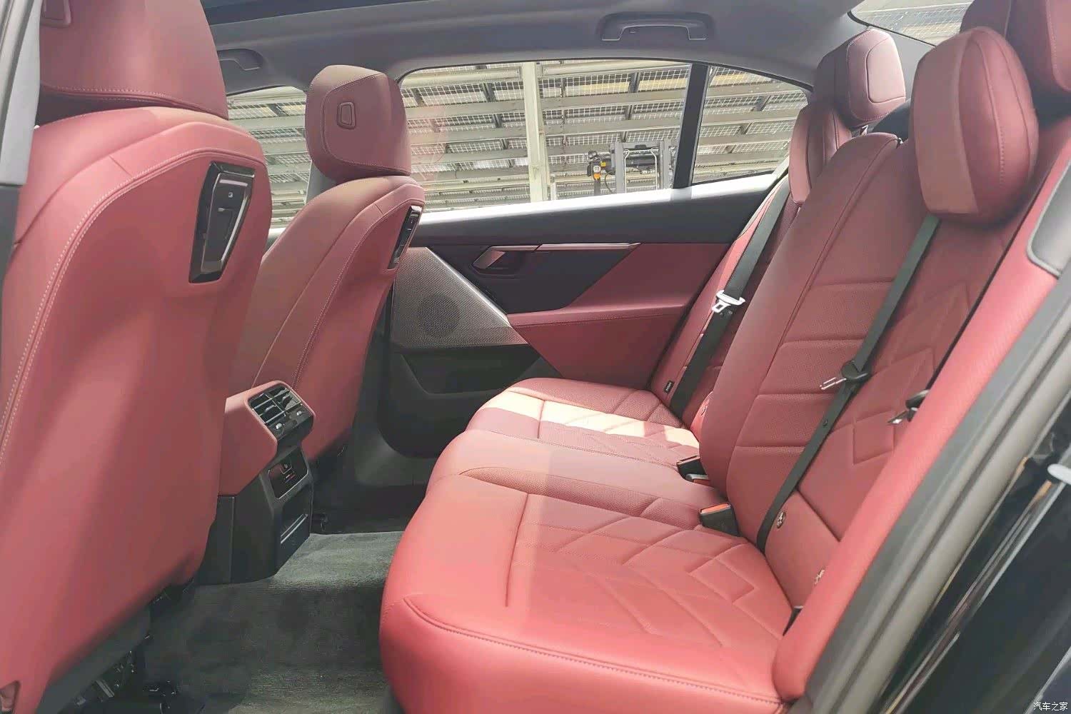 BMW i5, 2025 8