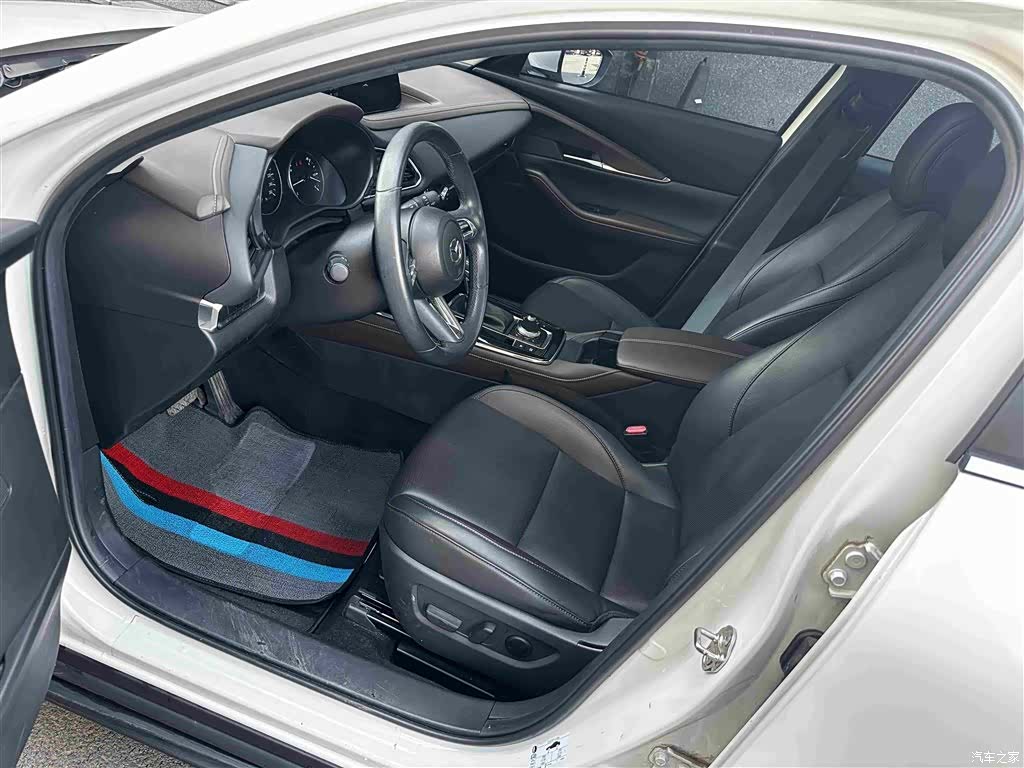 Mazda CX-30, 2021 4