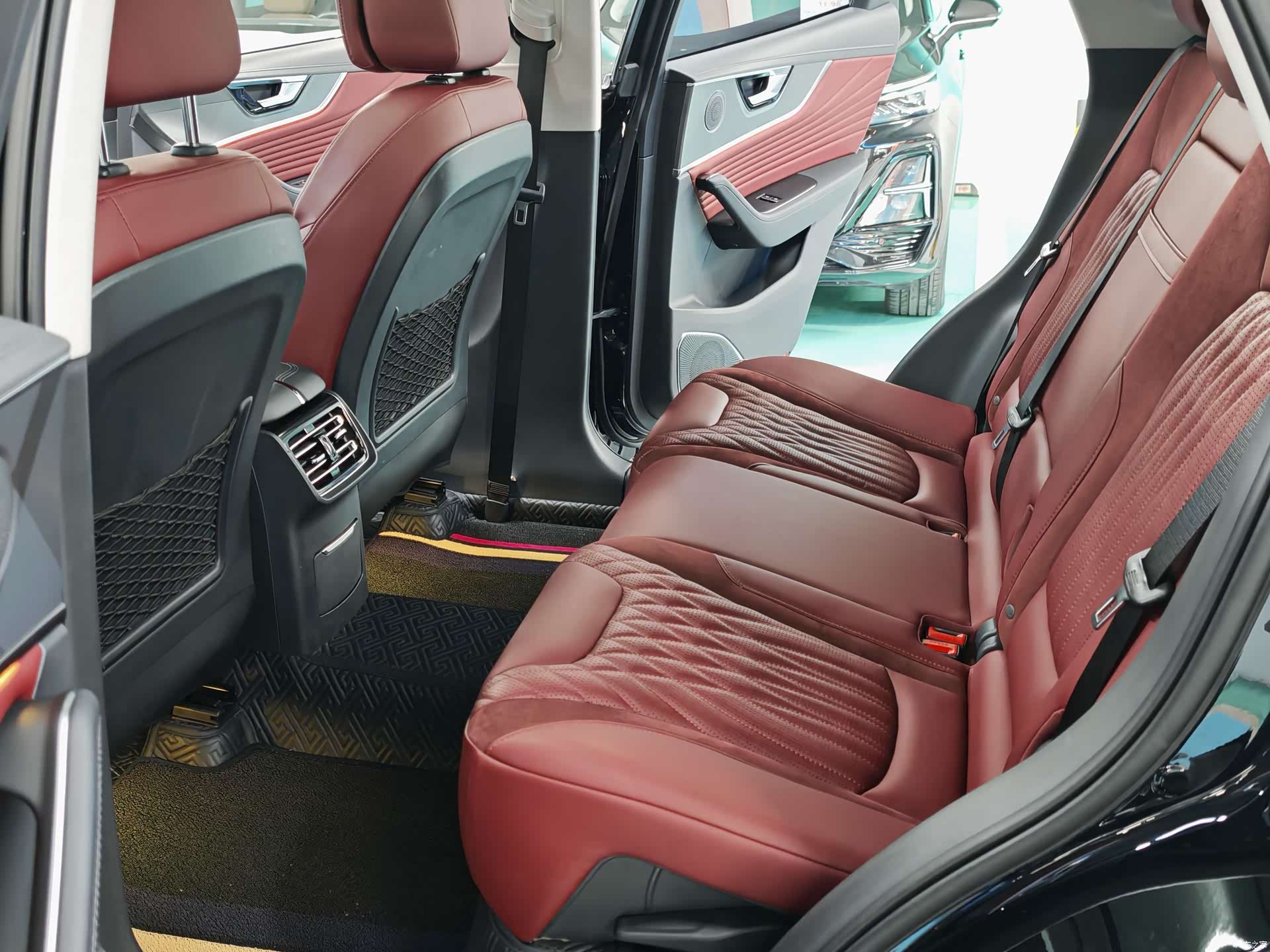 Hongqi HS5, 2024 6