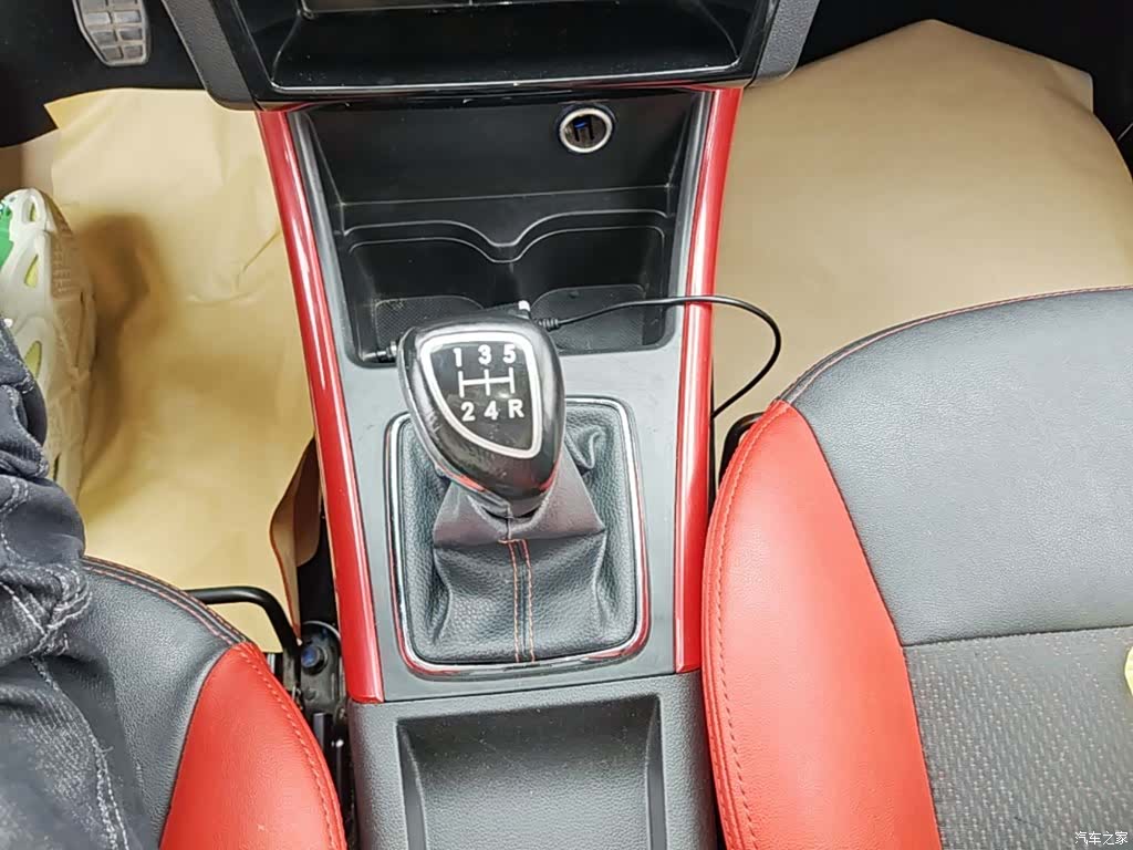 BAIC X25, 2017 14