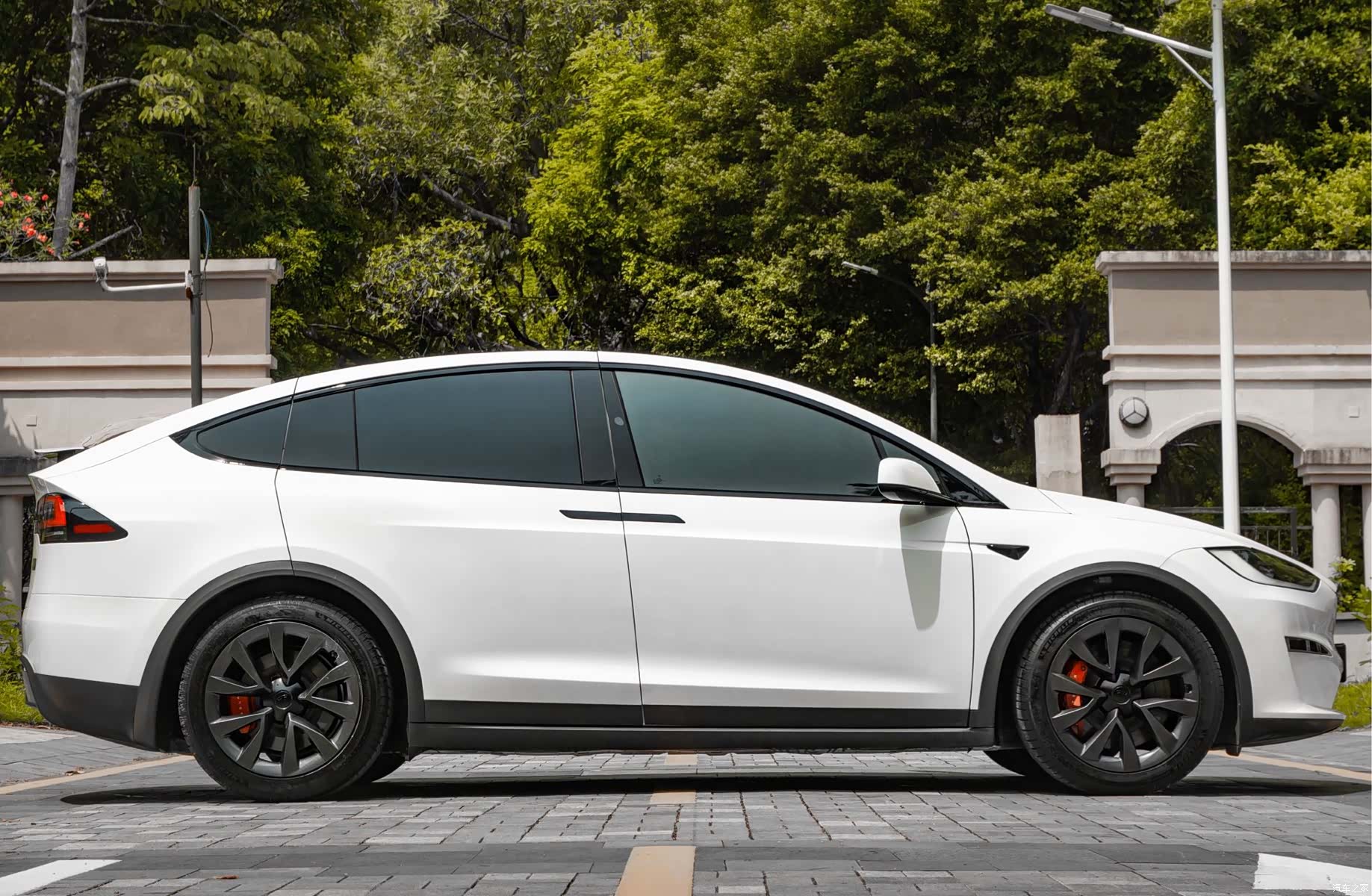 Tesla Model X, 2023 7