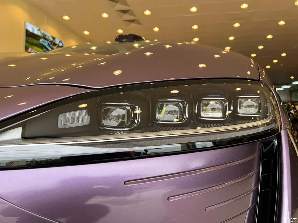 Luxeed R7, 2025 7