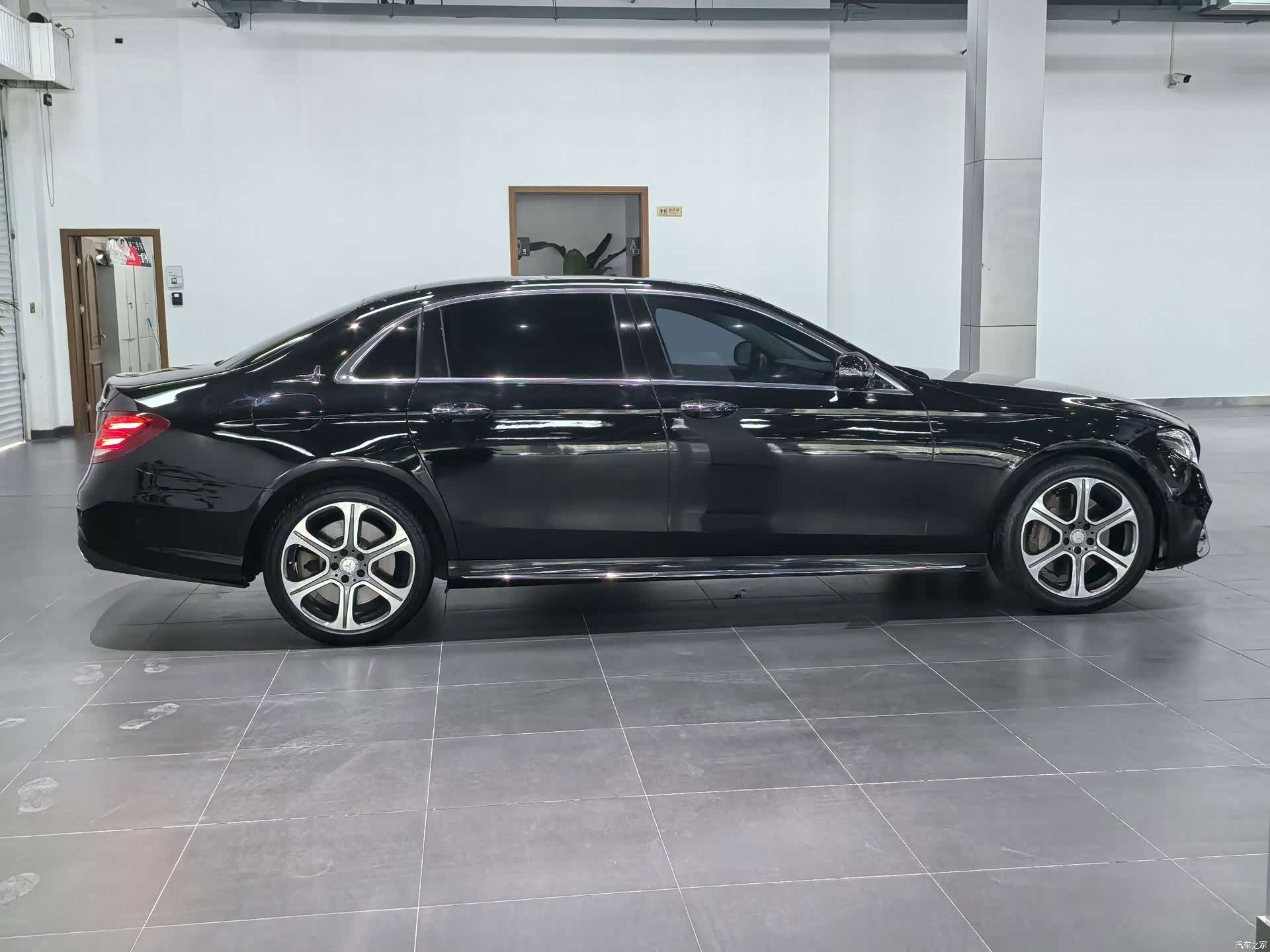 Mercedes-Benz E-Class, 2017 12
