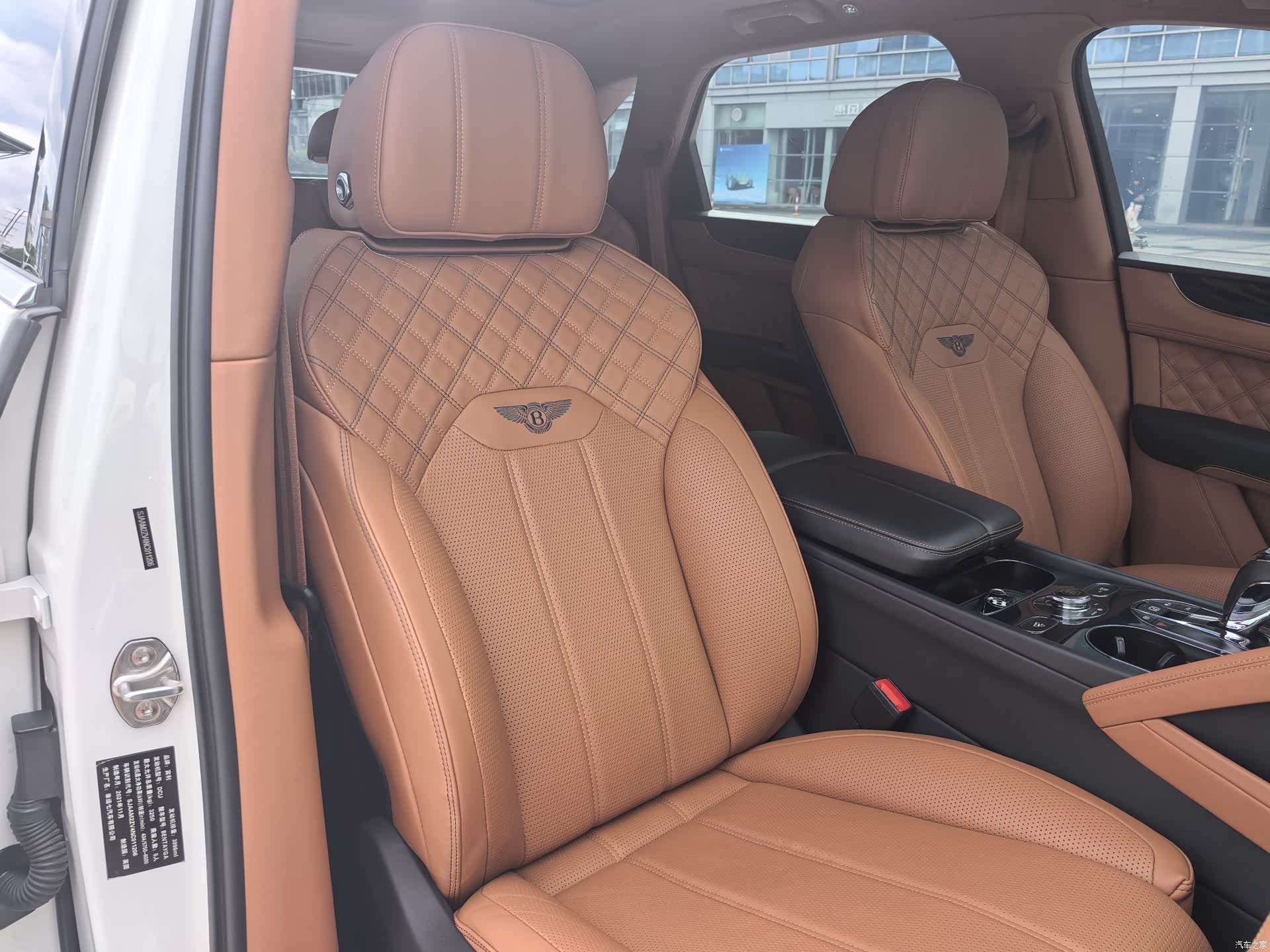 Bentley Bentayga, 2023 13