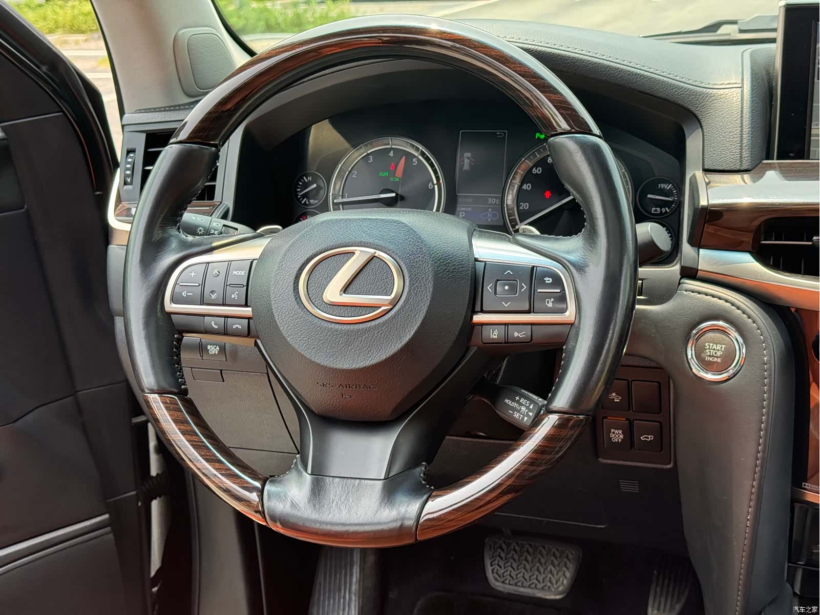 Lexus LX, 2018 9
