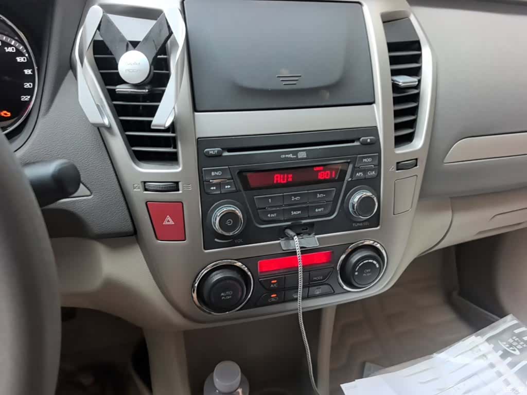 DongFeng A60, 2015 13